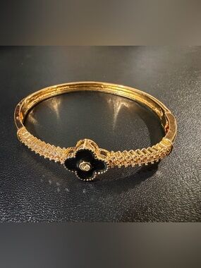 New Gold Tone Women's Bracelet with Black Clover Accent